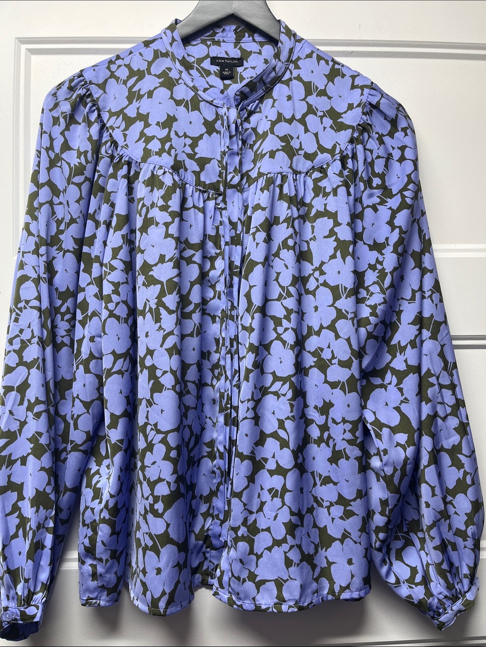 Ann Taylor Lavender and Black Floral Button-Front Blouse